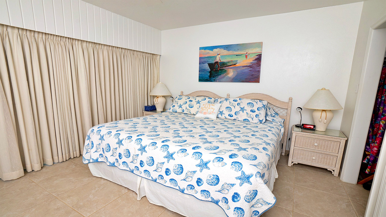 Seven Mile Beach Villas - villa 59 master bedroom