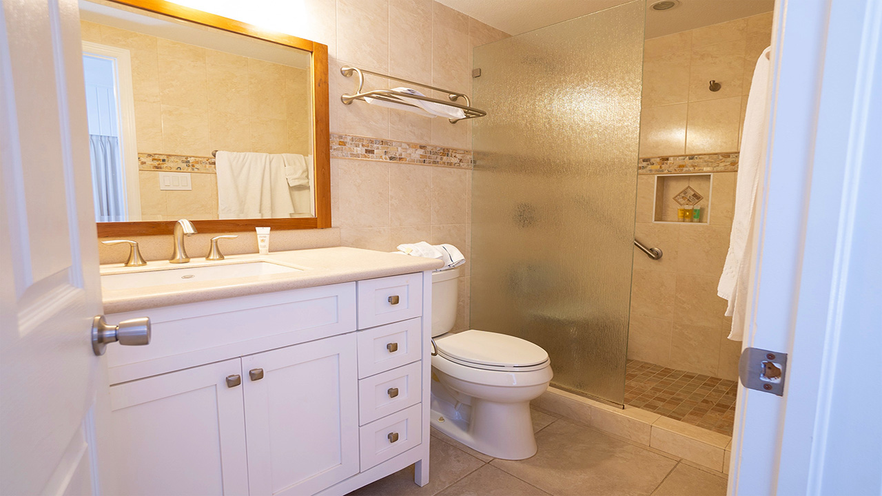 Seven Mile Beach Villas - villa 59 master bathroom