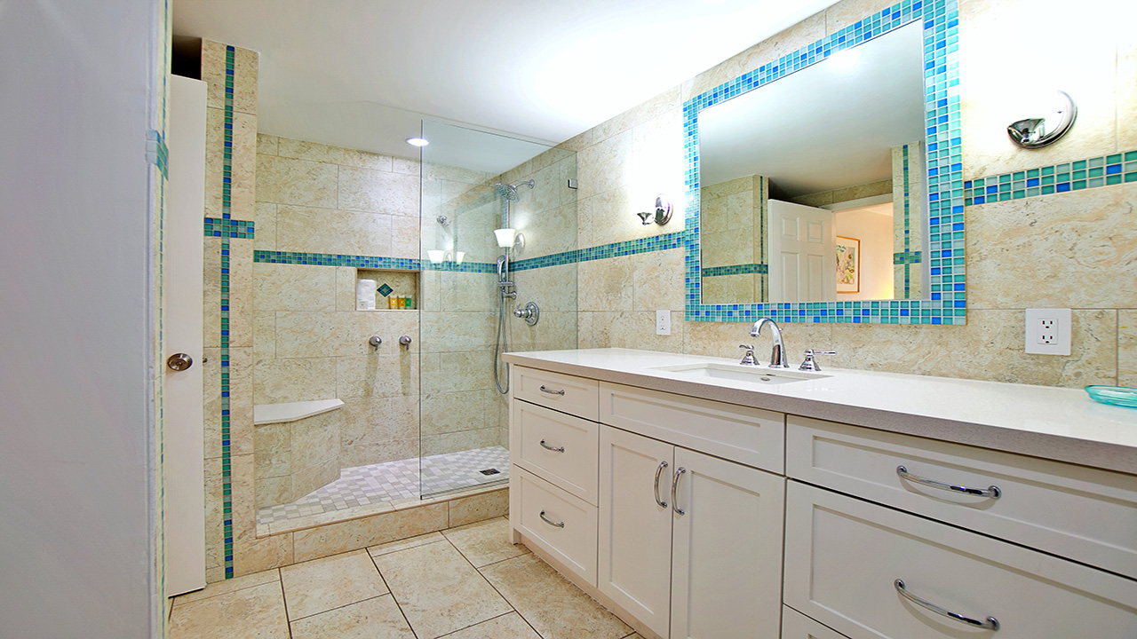 Grand Cayman Villa Rentals, Seven Mile Beach - villa 68 master bathroom