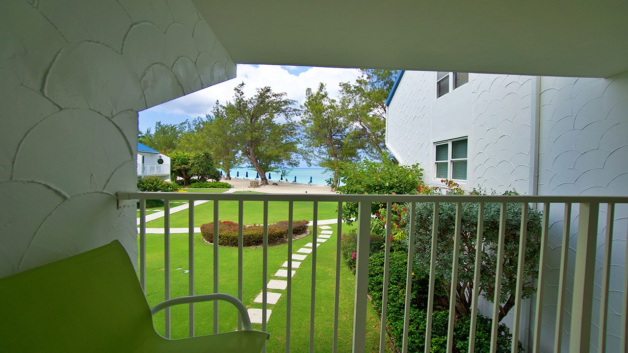 Grand Cayman Villa Rentals, Seven Mile Beach - villa 68 patio
