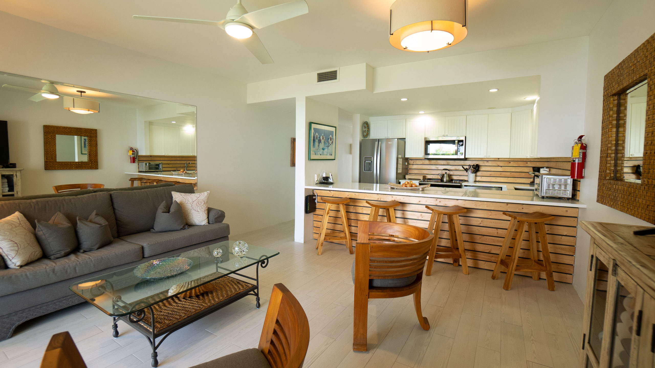 Villas on Seven Mile Beach, Grand Cayman - villa 26 living and kitchen