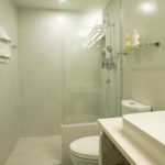 Grand Cayman Villa Rentals, Seven Mile Beach - villa 26 bathroom