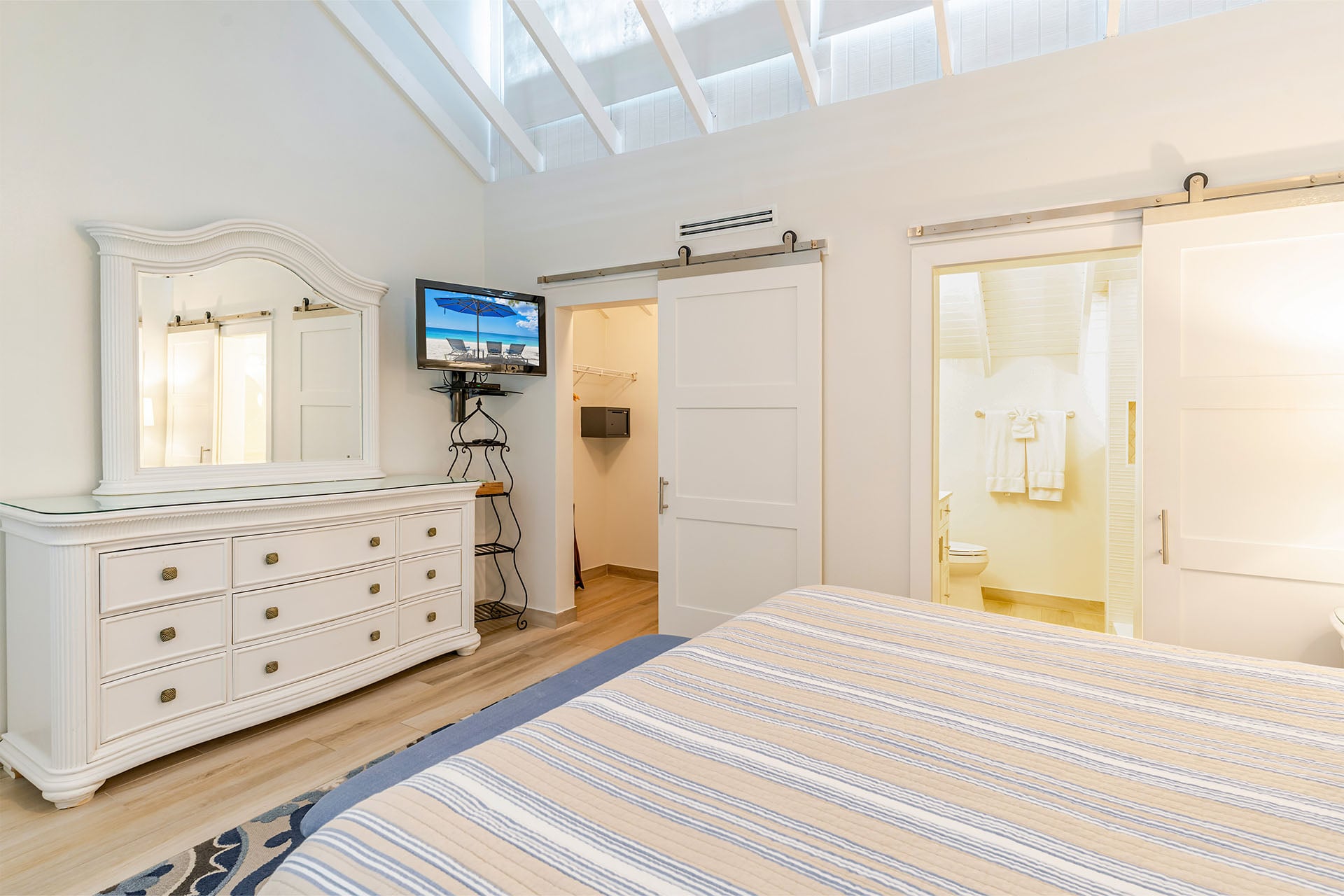 VOG – Unit 42 – 16 – Primary Bed