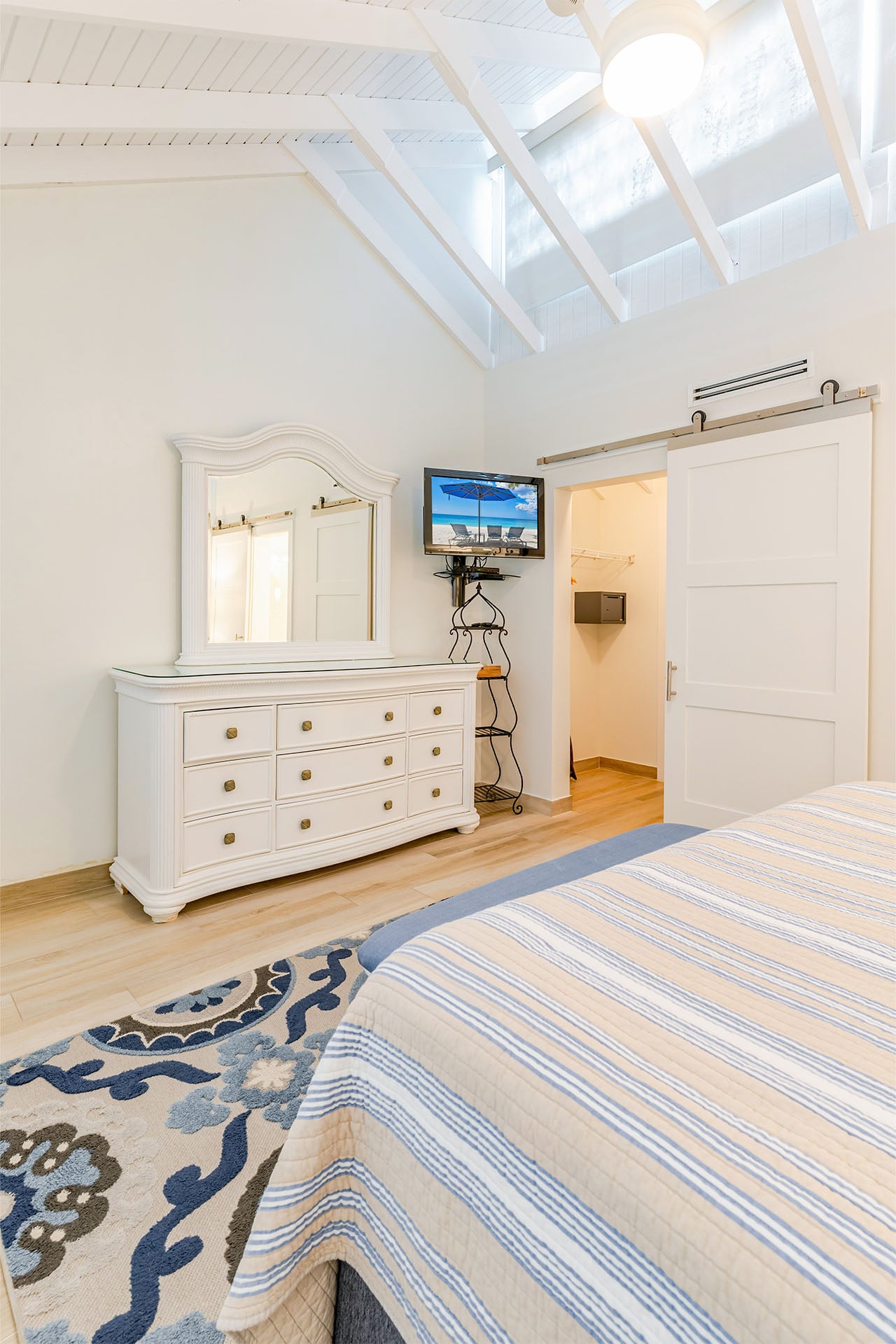 VOG – Unit 42 – 17 – Primary Bed
