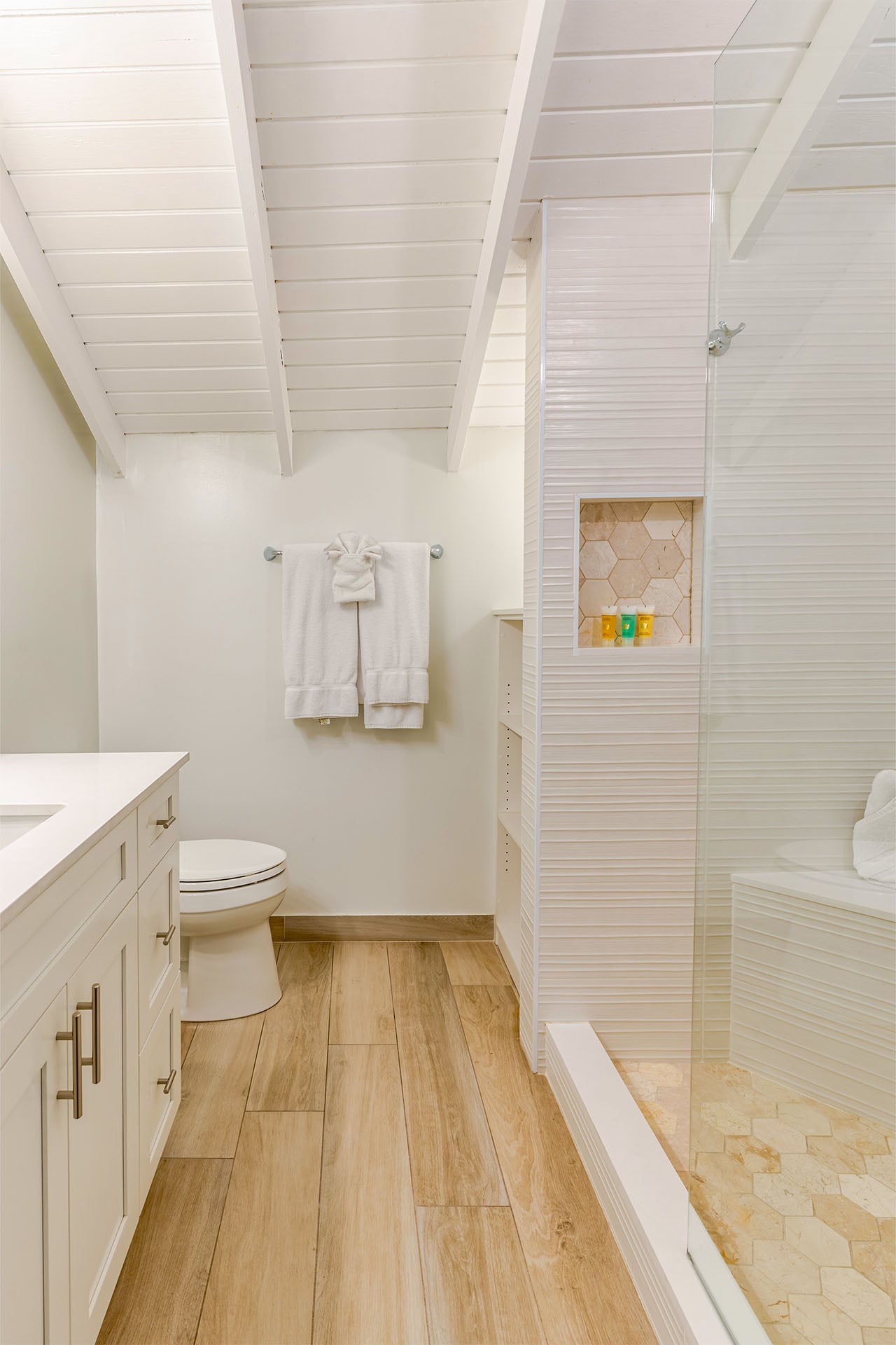 VOG – Unit 42 – 19 – Primary Bath
