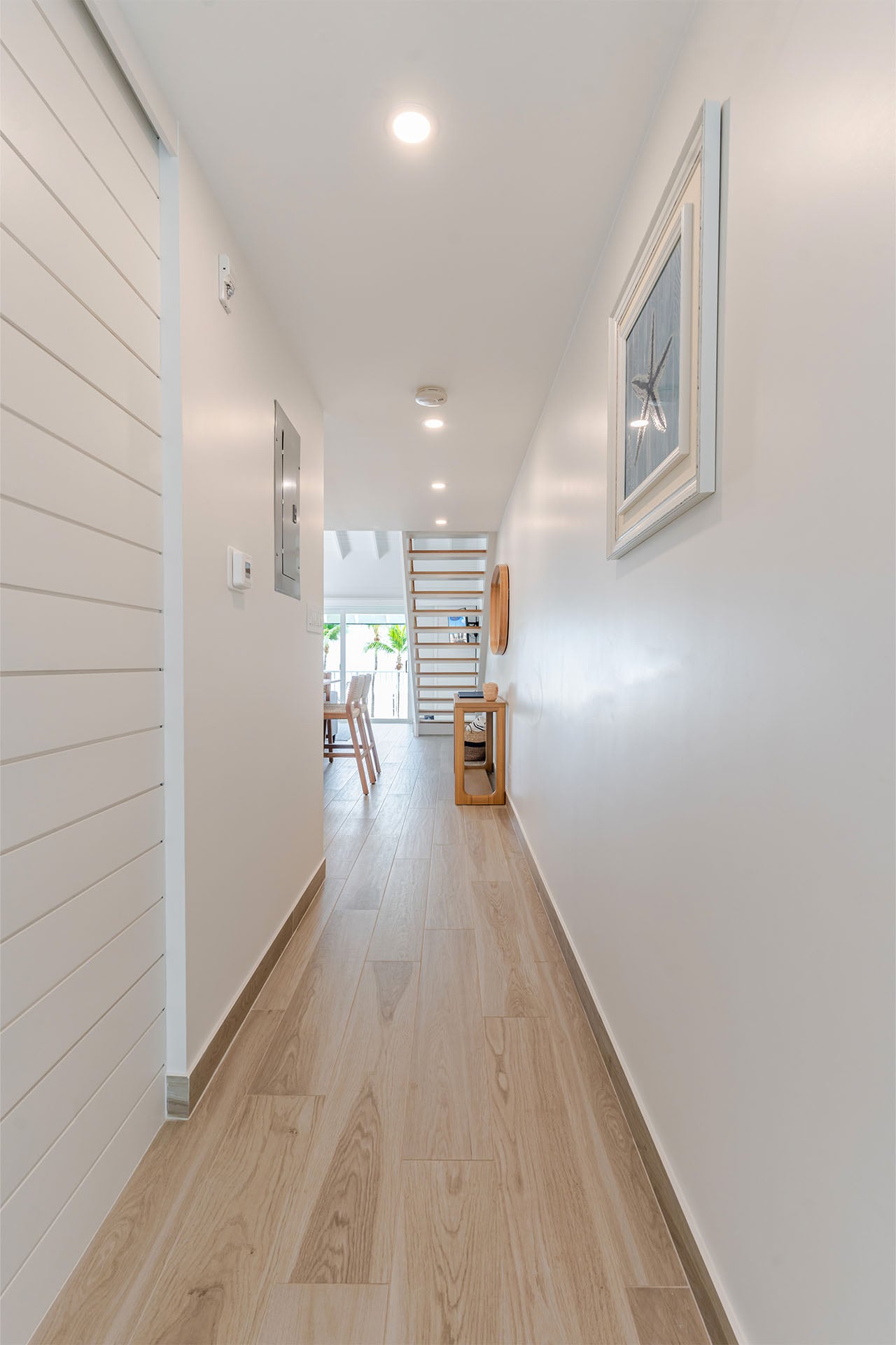 VOG – Unit 42 – 21 – Hallway