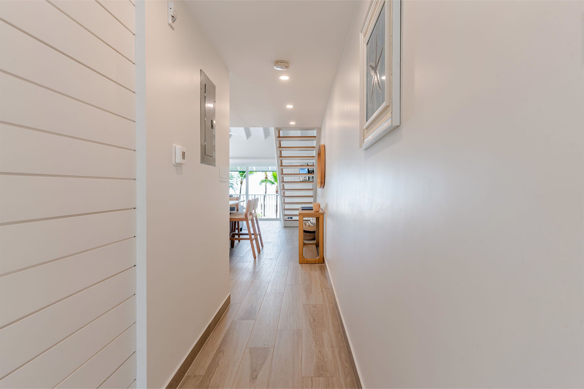 VOG – Unit 42 – 22 – Hallway